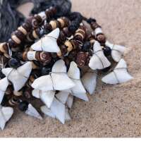 Surferkette mit Naturzahn und Naturperlen &ndash; verstellbarer Beach-Schmuck